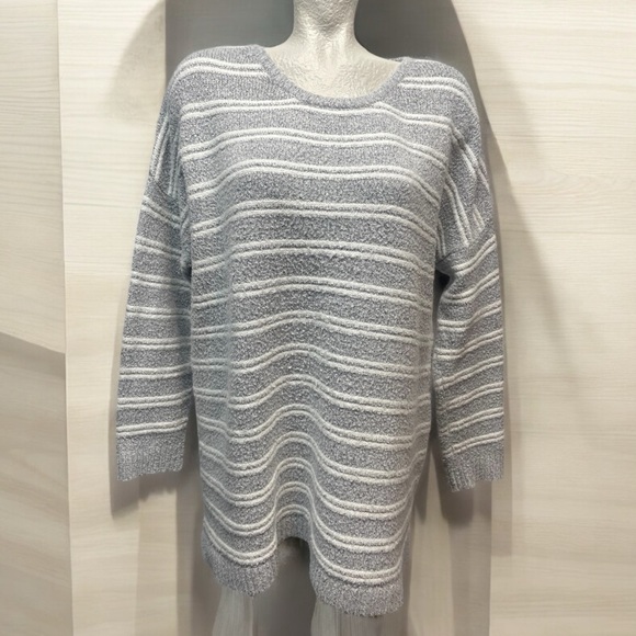 Soft surroundings, grey & white striped sweater, tunic length, size Large - Picture 2 of 6